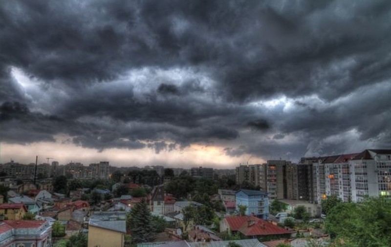 Furtună în Bucureşti! Trimite-ne fotografiile tale!