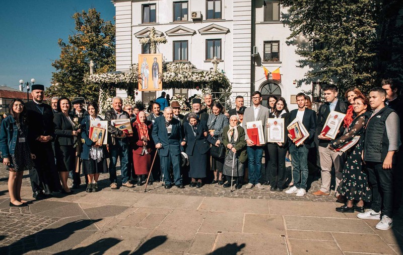 Olimpic internațional, evacuat din casă acum doi ani, premiat de Mitropolitul Moldovei. Cine sunt oamenii care au primit distincții de Sfânta Parascheva