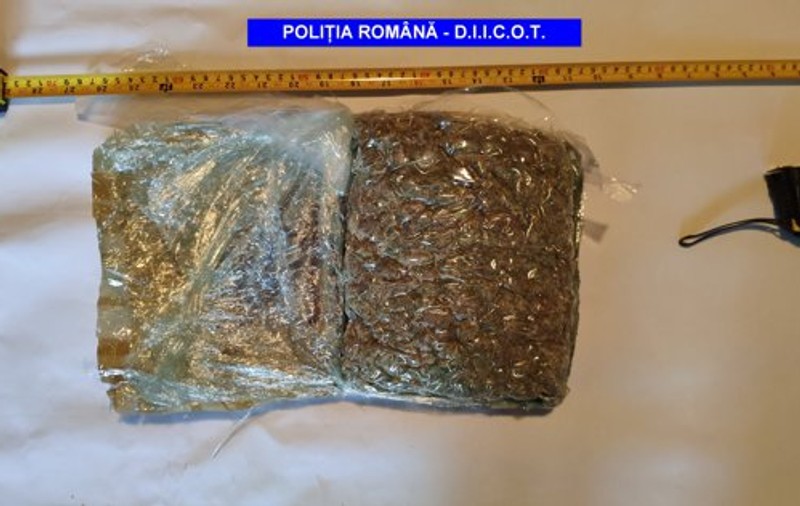 Peste 17 kg de canabis indisponibilizate de polițiștii din Bistrița-Năsăud