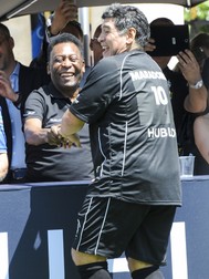 Cei mai mari fotbaliști din istorie: Pele și Diego Maradona Foto: Hepta