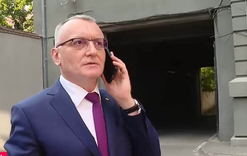 Consiliul Național de Etică decide la finalul lui octombrie dacă se autosesizează în cazul plagiatului ministrului Cîmpeanu. „Trebuie urmate procedurile legale”