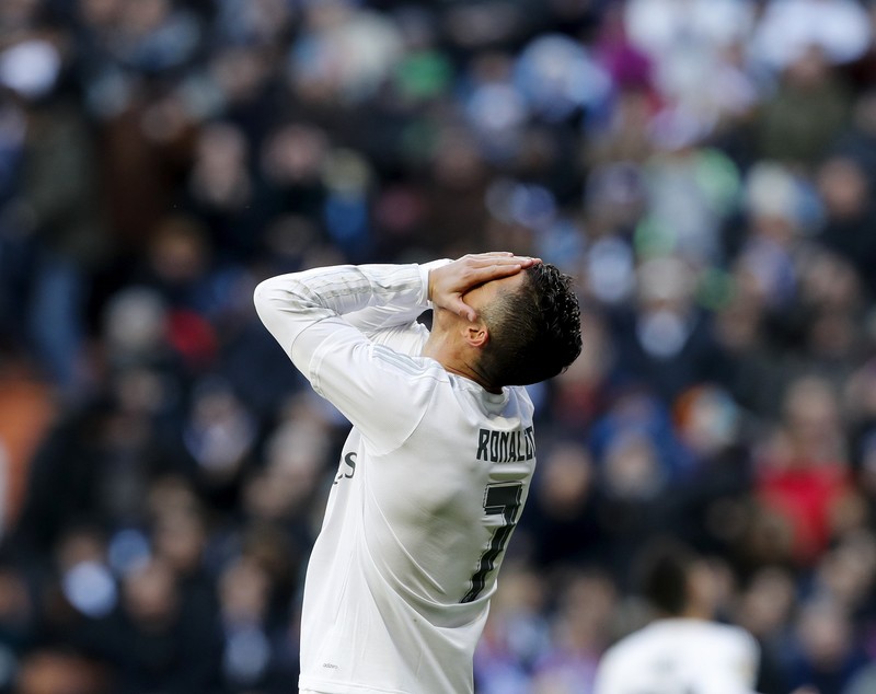 Real Madrid a pierdut, practic, titlul. ”Albii” nemulțumitului Ronaldo, bătuți din nou de rivala Atletico. Espanyol-ul lui Gâlcă a făcut show la Gijon / VIDEO