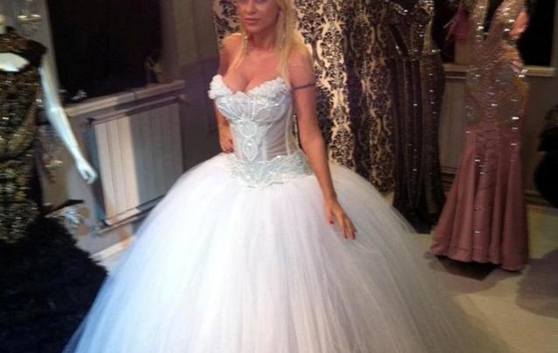 Simona Traşcă, în ROCHIE DE MIREASĂ şi în HOHOTE DE PLÂNS. Vezi care este DORINŢA ei cea mai arzătoare!