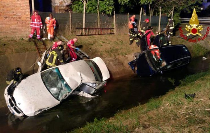 Un tânăr român a murit în Italia într-un accident îngrozitor. Maşina lui a fost izbită în plin