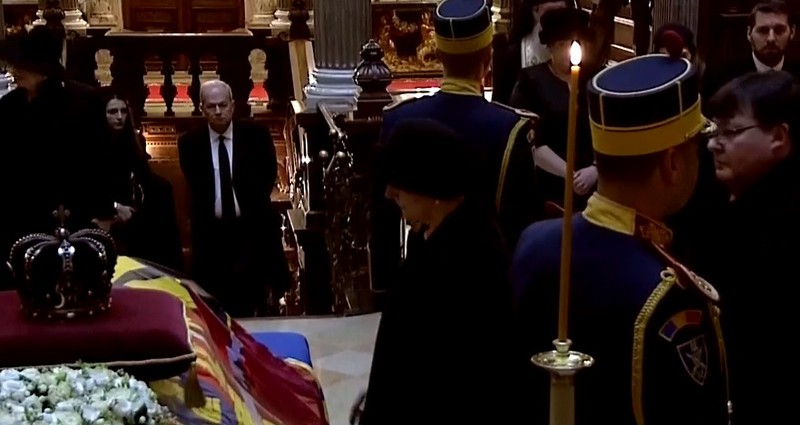 Familia Regală nu a respectat rangul