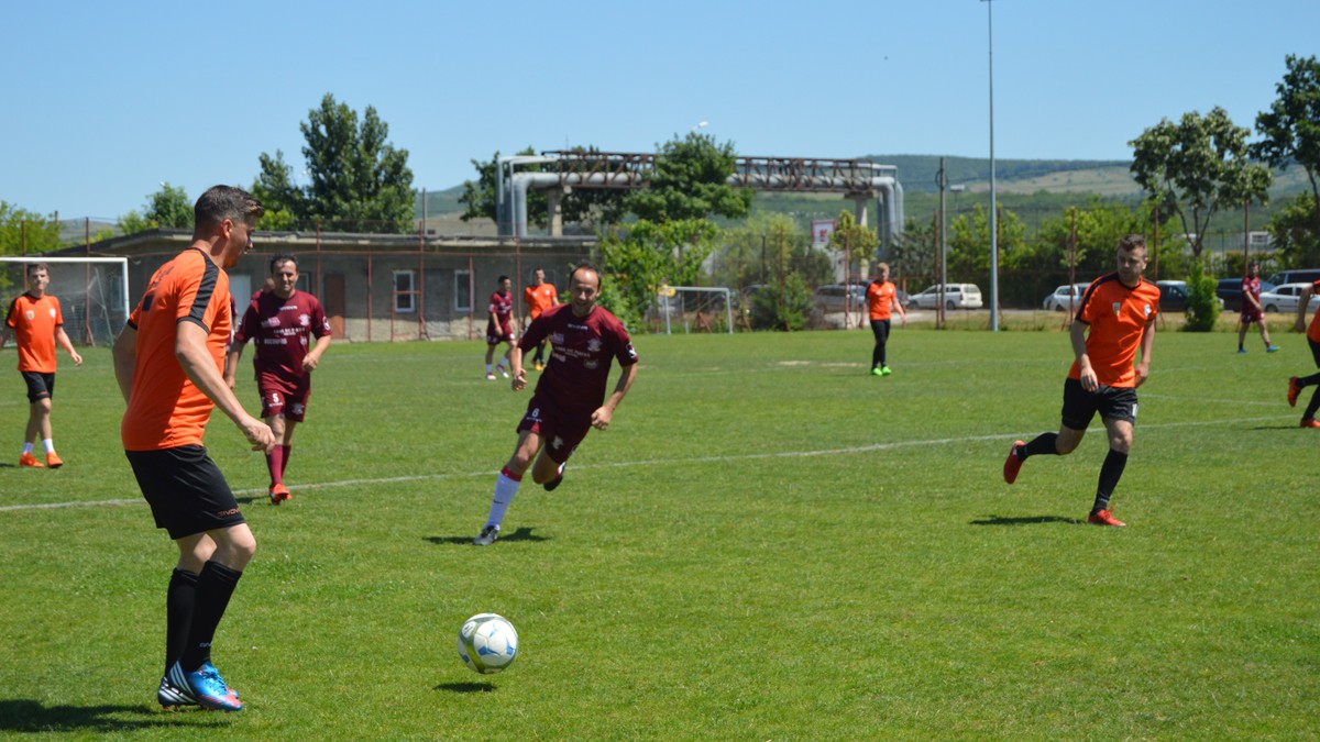 FOTO/ Ultimul film al lui Porumboiu, ”Fotbal infinit”, transpus în teren pe un stadion din Vaslui
