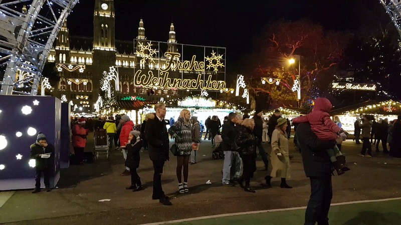 targul de craciun din bucuresti mai spectaculos decat cel din viena