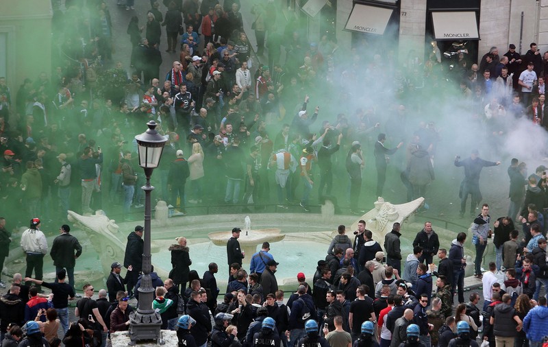 Fanii echipei Feyenoord, pregătiți de război. Ce mesaj au pentru ultrașii de la AS Roma