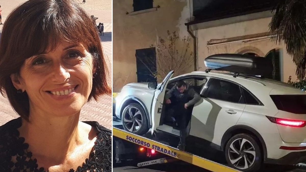 Fotografie cu o femeie zâmbitoare cu părul scurt și castaniu, în stânga; o mașniă albă pe o platformă în dreapta, cu un bărbat în interior.