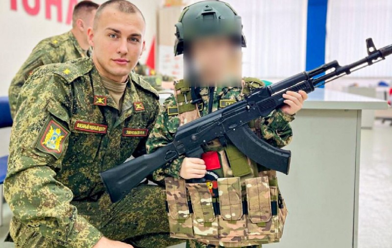 Rușii pregătesc copii de grădiniță pentru armată: „Nu e nimic în neregulă. Aceasta este viitoarea elită pentru serviciul militar”