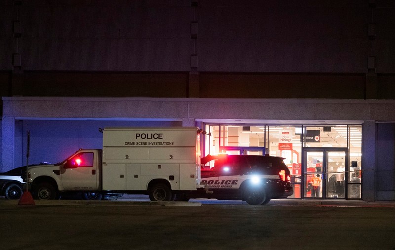 Focuri de armă într-un mall din Colorado. O persoană a murit, iar alte două au fost grav rănite