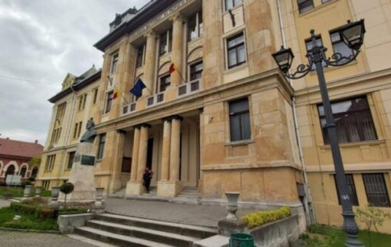 Nicio neregulă găsită de polițiști la școala din Târgu Mureș unde un elev de 15 ani și-a bătut diriginta