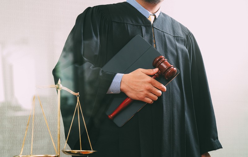 Cum poți să devii judecător în România