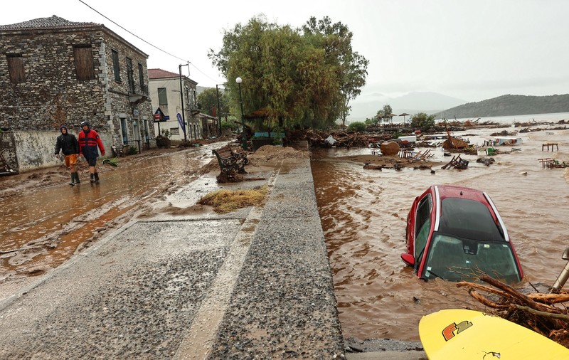 MAE, atenționare de călătorie pentru Grecia. Restricții de circulație pe numeroase drumuri în urma ciclonului „Daniel”