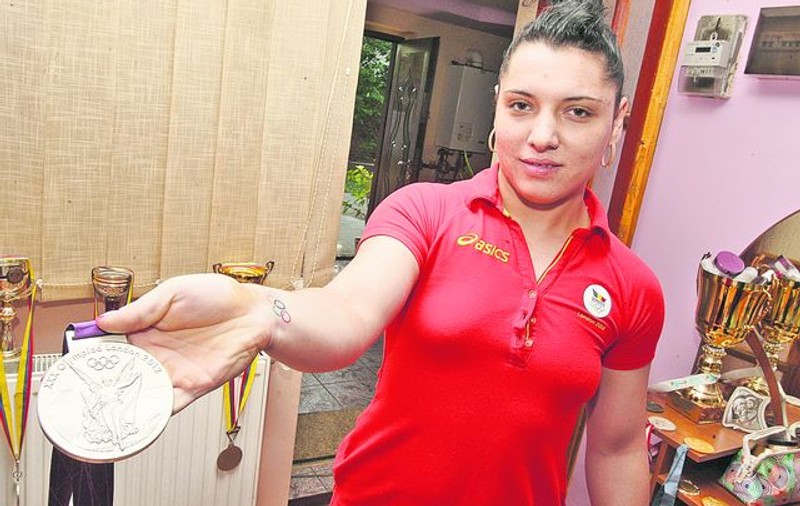 Halterofila Roxana Cocoş a hotărât pe ce va cheltui cei 56.000 de euro primiţi pentru argintul olimpic câştigat la Londra