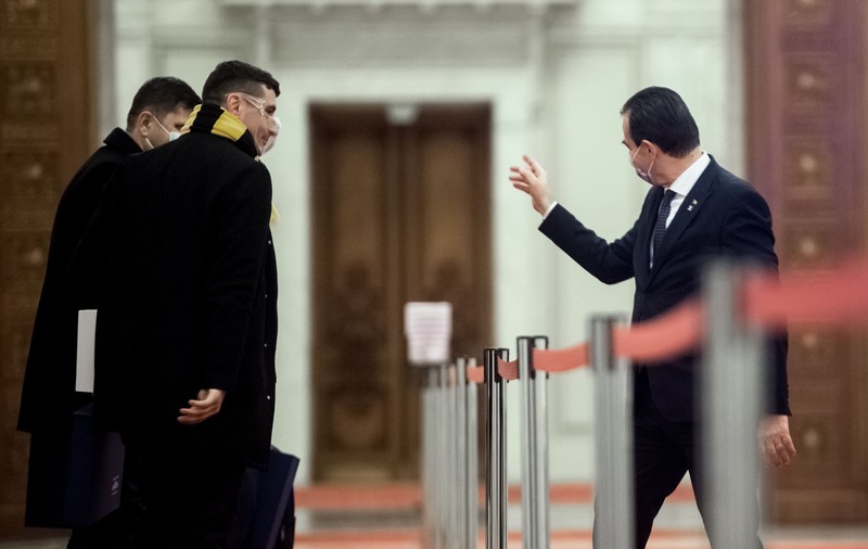 Replica liderului AUR, George Simion: „Domnul Orban e ultimul care să vorbească despre excentricități, pentru că el bea în Parlament”