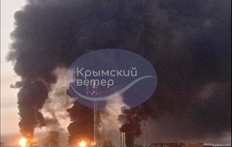 Incendiu în Crimeea, la cel mai mare terminal de produse petroliere din peninsulă, după un atac cu 12 drone ucrainene | VIDEO