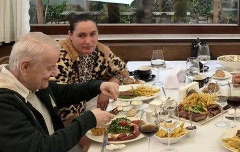 Ce a mâncat Irinel Columbeanu de ziua lui: „Am adus o asistentă medicală, în caz că i se făcea rău”