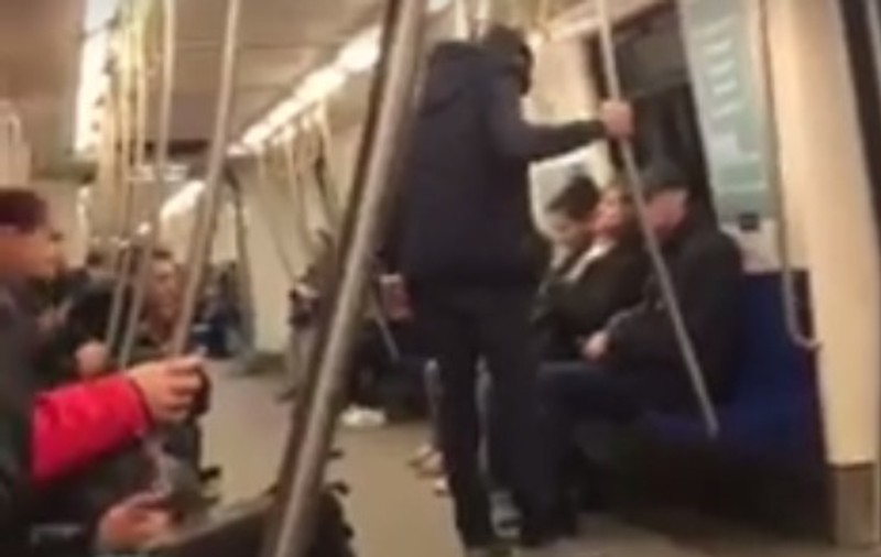 Scene revoltătoare surprinse în metroul din București! VIDEO