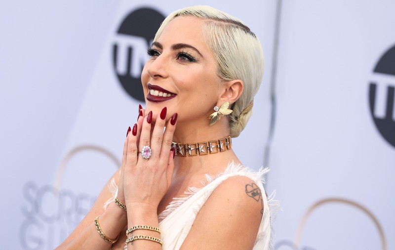Lady Gaga îşi lansează o linie proprie de produse cosmetice