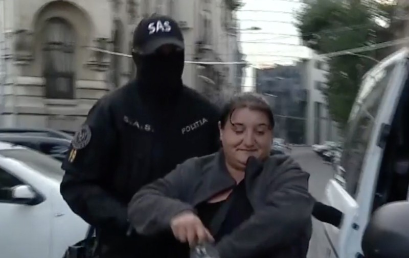 Primele declarații ale mamei fetei ucise și ascunse în lada canapelei: „D-aia am venit acasă, că sunt nevinovată”