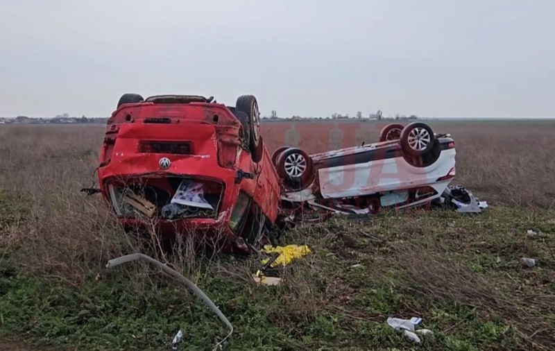 Accident teribil lângă baza NATO Mihail Kogălniceanu din județul Constanța. Două mașini au rupt gardul unității militare și s-au răsturnat