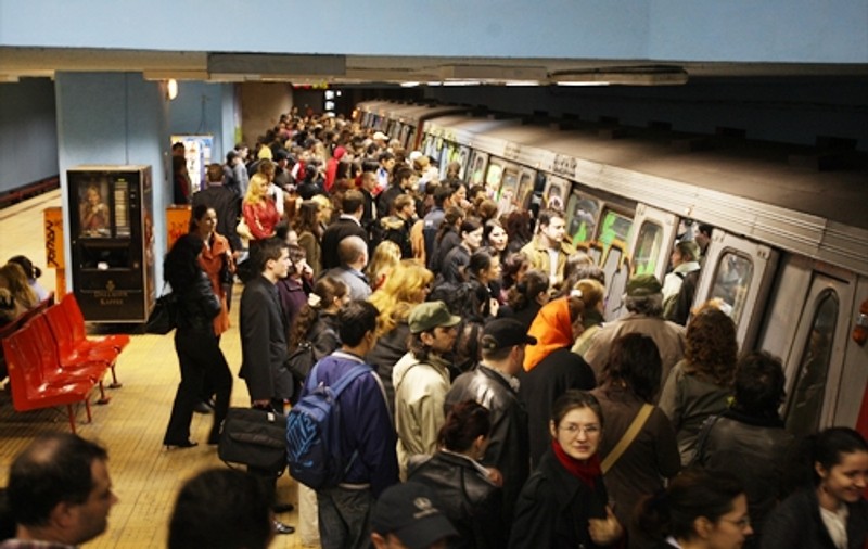 S-a aruncat în faţa metroului!