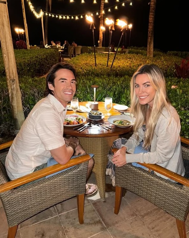 Văduva fondatorului Playboy a fost cerută în căsătorie la 8 ani de la decesul lui. Cine e viitorul soț al lui Crystal Hefner