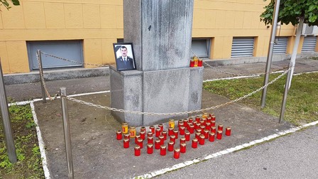 Moment de reculegere, în fața sediului Inspectoratului Județean de Poliție Timiș