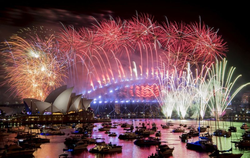 IMAGINI SPECTACULOASE | Revelion 2019 în lume. Trecerea în noul an, marcată prin focuri de artificii grandioase