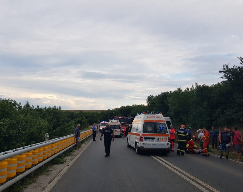 10 răniți, după ce un microbuz și un autoturism s-au ciocnit în localitatea Stâlpu, din Giurgiu. A fost activat planul roșu