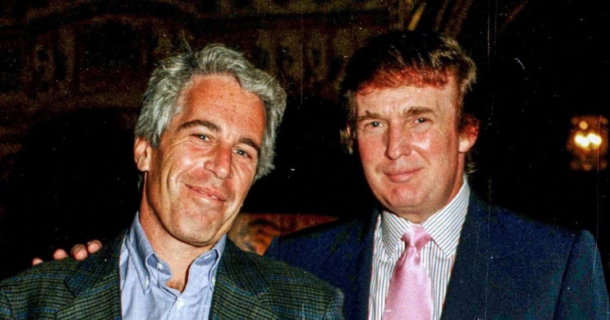 Jeffrey Epstein (stânga) și Donald Trump (dreapta)