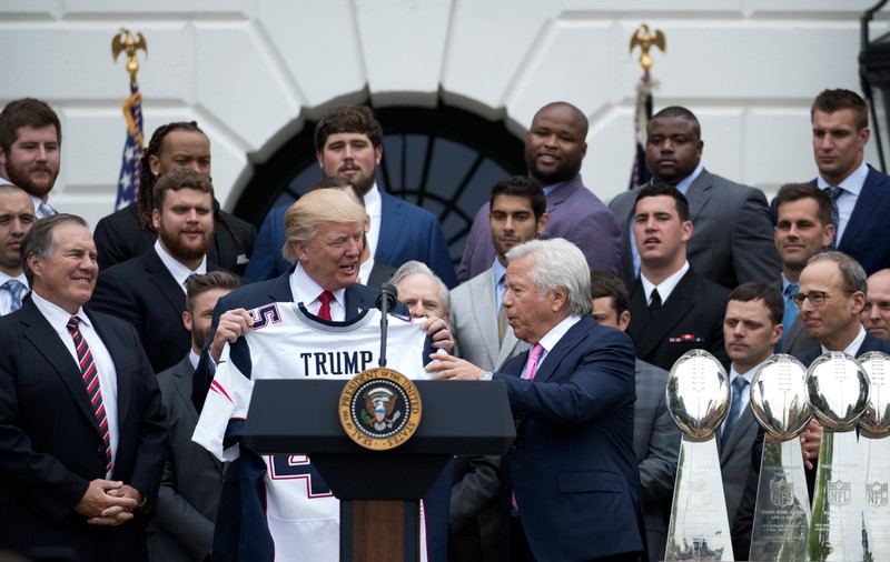 Președintele Donald Trump i-a primit la Casa Albă pe câștigătorii Super Bowl 2017 /  VIDEO