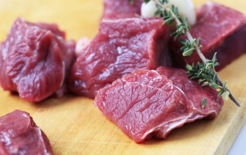 Carnea de porc se scumpește de luna viitoare: „Vom importa masiv din cauza pestei porcine”