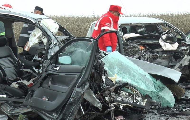 O bătrână de 84 de ani care traversa prin loc nepermis, condamnată pentru accidentul cu trei morți de la Săbăoani, din Neamț