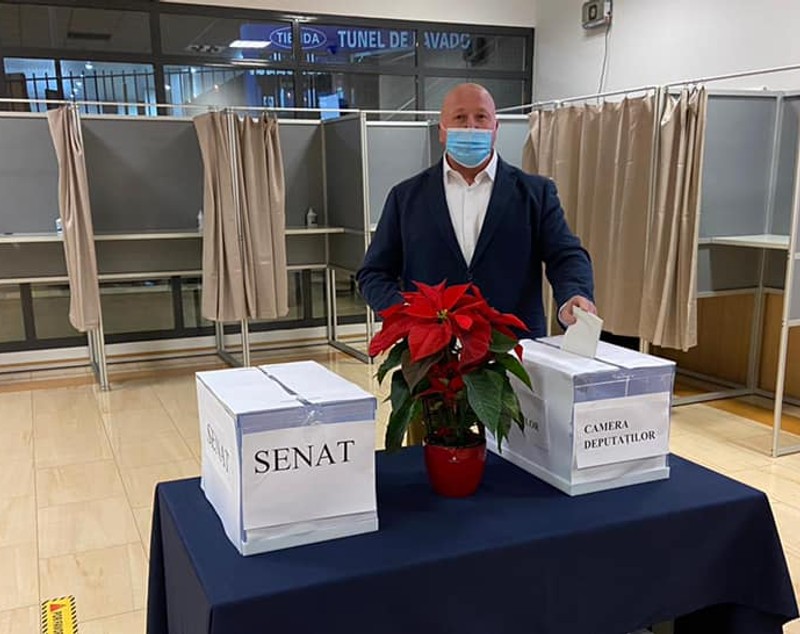 Vot pe versuri de colind în Spania. Membrii secției de votare din Gijon cheamă diaspora la alegeri cu „Leru-i ler”