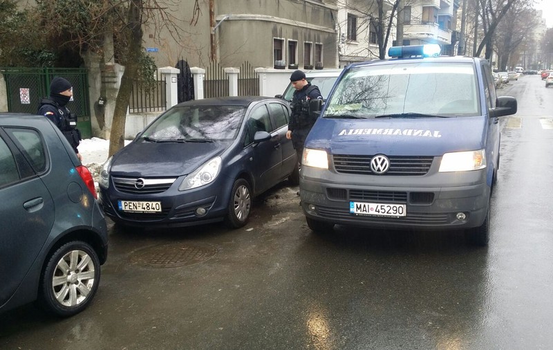 Mama copiilor răpiți de tatăl grec le-a spus autorităților că traiul cu acesta devenise imposibil. Bărbatul era foarte violent și avea probleme cu drogurile