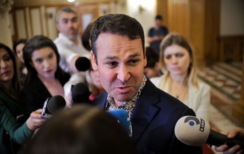 Robert Negoiţă atacă Guvernul, după suspendarea din partid: "Este inadmisibil că au  ridicat salariile şi nu au făcut reformă". Despre o candidatură a Vioricăi Dăncilă: "PSD nu are nicio şansă"