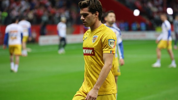 Ianis Hagi a purtat din nou banderola de căpitan în meciul din Polonia. Foto: Hepta.