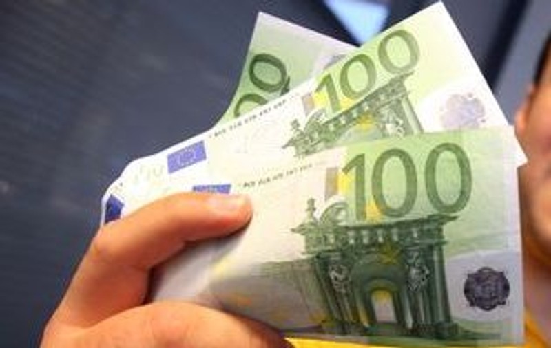 ÎŢI TORNI VECINII, PRIMEŞTI BANI. Românii care vor da informaţii Fiscului vor fi răsplătiţi financiar