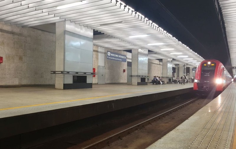 VIDEO /Bucureşti și Varşovia, trecut comun, prezent total diferit. Cum arată sistemul de transport public din capitala Poloniei