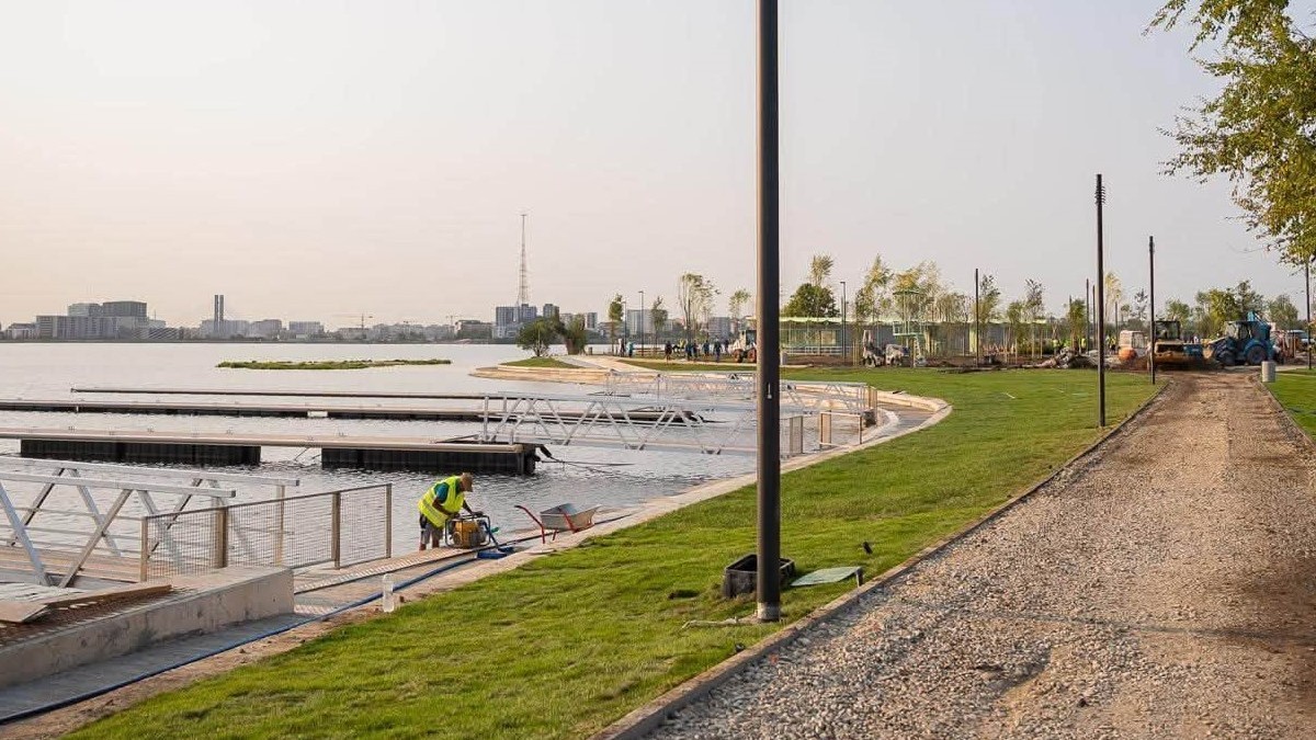 Insula Lacul Morii se deschide pe 18 septembrie Ilie Bolojan a vizitat parcul renovat cu 59 de milioane de lei în Sectorul 6. Sursă foto: Facebook /Ilie Bolojan.