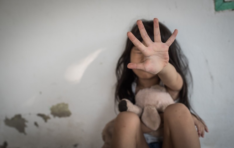 Un pedofil din Iași, eliberat după ce procurorii nu au mai cerut prelungirea arestului. La audieri spusese că vrea să întrețină relații sexuale cu o copilă de 10 ani