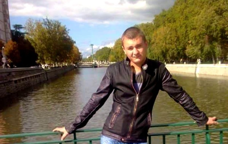 Tânărul împuşcat în cap de un poliţist la Vaslui a lăsat în urma lui o fetiță de câțiva anișori
