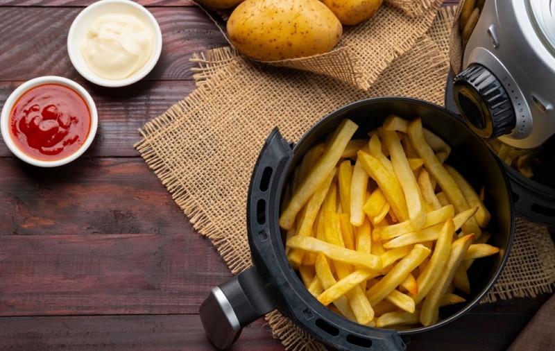 Cum să faci cartofi prăjiţi la air fryer. Sfaturi şi trucuri