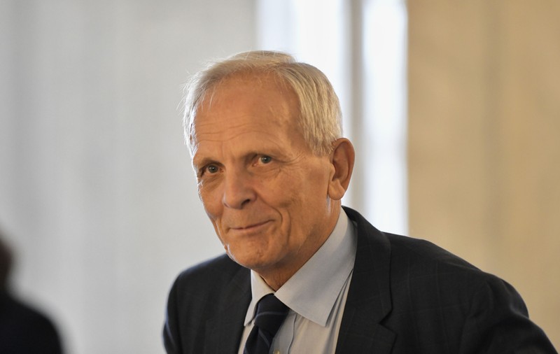 Theodor Stolojan, despre pragul de 250.000 lei pentru abuzul în serviciu: „E ca și cum le spui la foarte mulți băieți, dați-i drumul înainte"