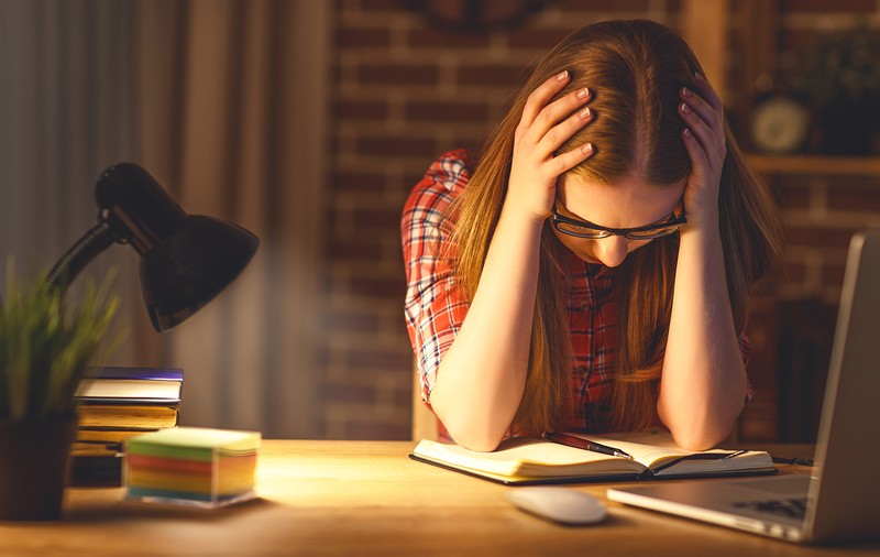 „Am crezut că, dacă nu ai note bune, ești nimic”. O tânără vorbește despre atacurile de panică și anxietatea prin care trece de cinci ani