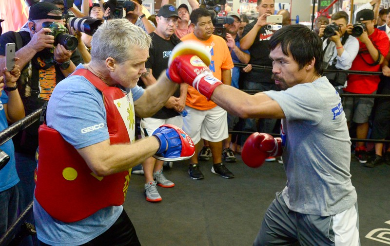 EDITORIAL / Pac-Man îl va face KO pe Mayweather!