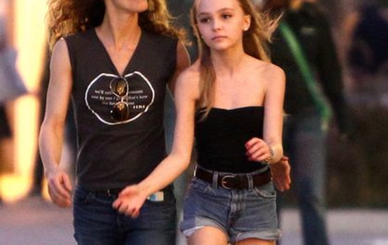 Vanessa Paradis și-a scos fiica în oraș, pentru a face față despărțirii de Johnny Depp | FOTO