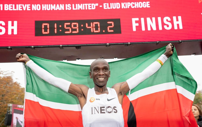Alerga zilnic până la școală! Povestea lui Eliud Kipchoge, primul om care a terminat un maraton sub 2 ore